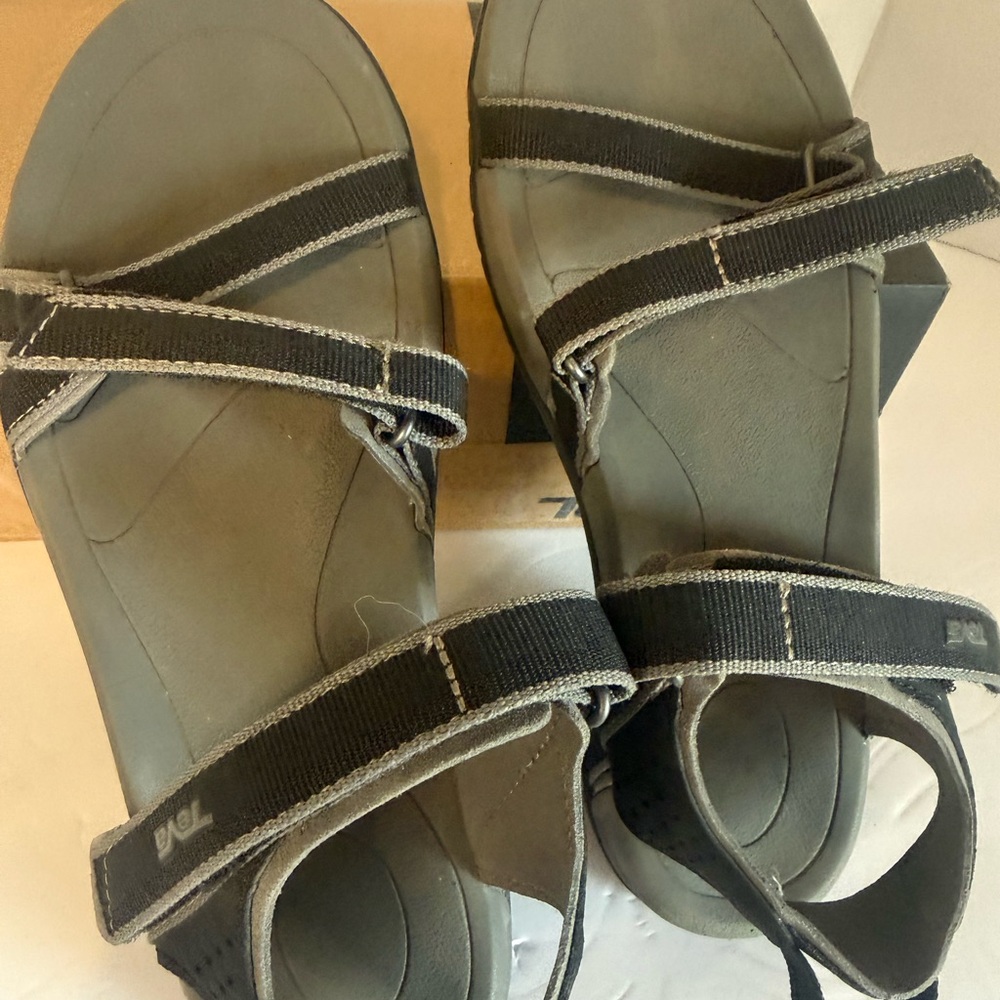 Teva Black and Gray Adjustable‎ Strap Sandals - Picture 4 of 7